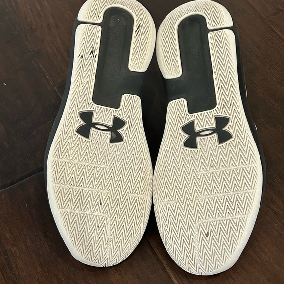 Under armour shoes - Picture 4 of 5